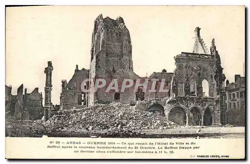 Ansichtskarte AK Militaria Arras Guerre 1914 Ce qui restalt de l'Hotel de Ville  et du Beffroi apres le nouveau b