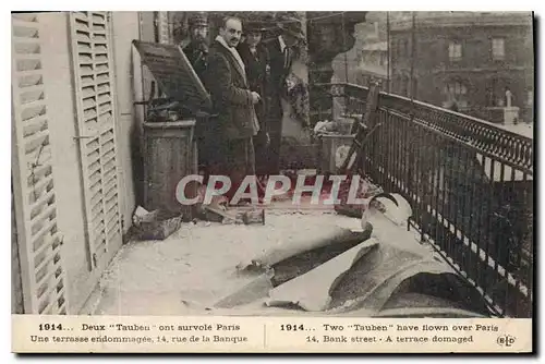 Ansichtskarte AK Militaria 1914 Deux Tauben ont survole Paris Une terrasse endommagee 14 rue de la Banque