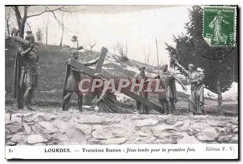 Cartes postales Lourdes Troisieme Station Jesus tombe pour la premiere fois