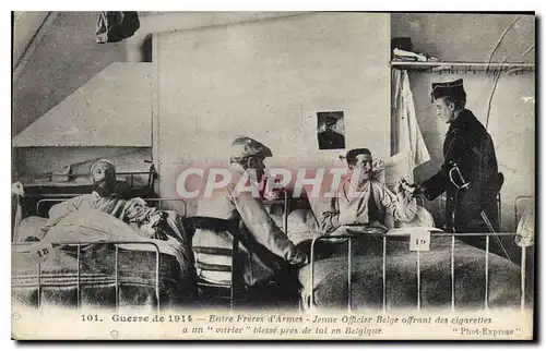 Cartes postales Guerre de 1914 Entre Freres d'Armes Jeune Officier Belge Offrant des Cigarettes a un vitrier ble