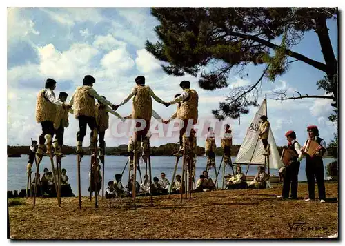 Cartes postales Visage des Landes Au Bord d'un Etang Landais avec le Groupe Folklorique Folklore