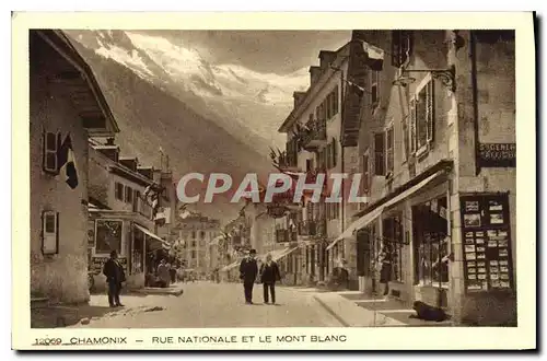 Cartes postales Chamonix Rue Nationale et le mont Blanc