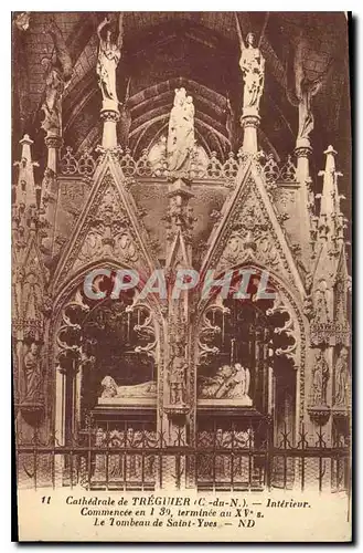 Cartes postales Cathedrale de Treguier C du N Interieur Commence en 1 39 terminee au XV Le Tombeau de Saint Yves
