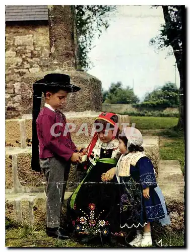 Cartes postales La Bretagne en Couleurs Enfants en costume de Plougastel Daoulas