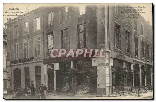 Ansichtskarte AK Reims dans ses annees de bombardements 1914 1917  Place des Marches Militaria