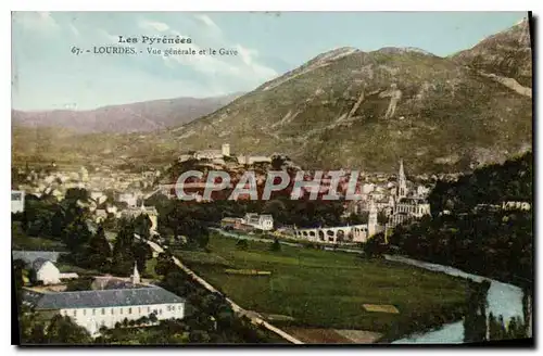 Ansichtskarte AK Les Pyrenees Lourdes Vue generale et le Gave