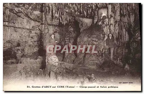 Ansichtskarte AK Grottes d'Arcy sur Cure (Yonne) Cierge pascal et Salon gothique