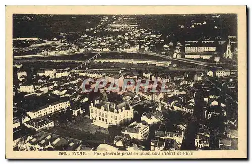 Cartes postales Vichy Vue generale prise en avion vers l'Hotel de Ville