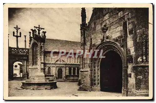 Cartes postales Bretagne Lampaul (Finistre) Le Calvaire Le Porche et le Baptistere