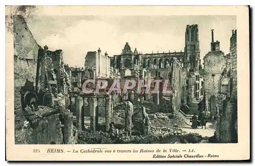 Cartes postales Reims La Cathedrale vue a Travers les Ruines de la Villes