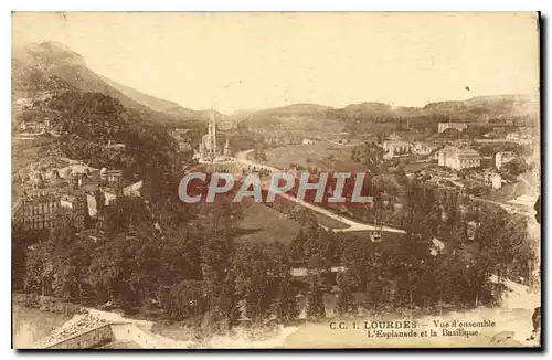 Cartes postales Lourdes Vue d'ensemble L'Esplanade et la Basilique