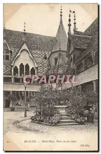 Cartes postales Beaune Hotel Dieu Puits en fer forge