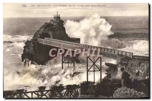 Ansichtskarte AK Biarritz Le Rocher de la Vierge par gros temps