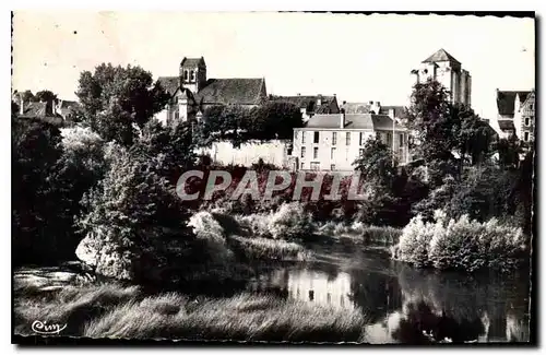 Cartes postales La Roche Posay les Bains (Vienne) L'Eglise fortifiee (XIIIe XIVe s) Le Donjon et la Val de Creus