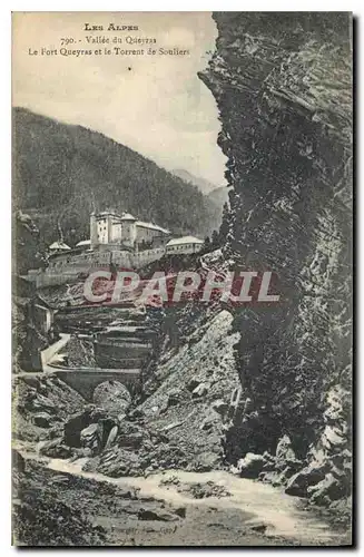 Ansichtskarte AK Les Alpes Vallee du Queyras Le Fort Queyras et le Torrent de Souliers