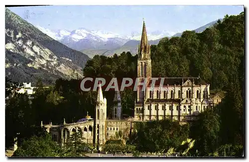 Ansichtskarte AK Lourdes (Hautes Purenees) La Basilique et la Chaine des Pyrenees