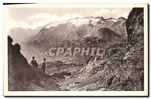 Cartes postales Luchon Les Monts maudits vus a travers l'echancrure du port de Venasque