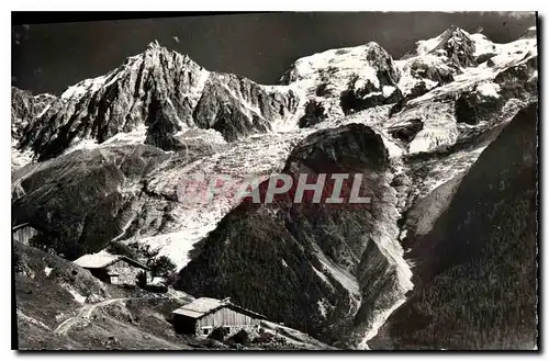 Cartes postales Perdus entre ciel et terre (Petits Chalets dans le Massif du Mont Blanc)