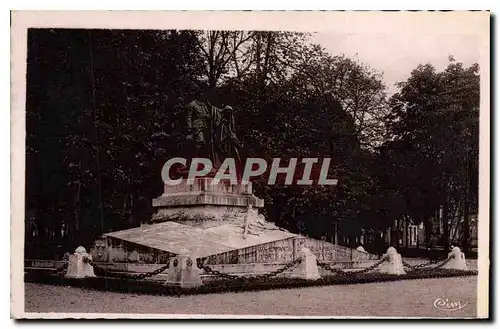 Cartes postales Nevers (Nievre) Le Monument aux Morts