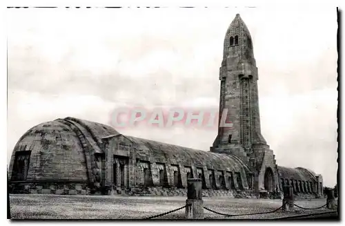 Cartes postales Verdun et les Champs de Bataille Le Monument de l'Ossuaire de Douaumont