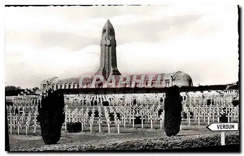 Cartes postales Verdun et les Champs de Bataille Le Monument de l'Ossuaire de Douaumont