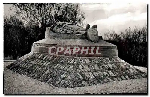 Cartes postales Verdun et les Champs de Bataille Le Monument du Soldat du Droit