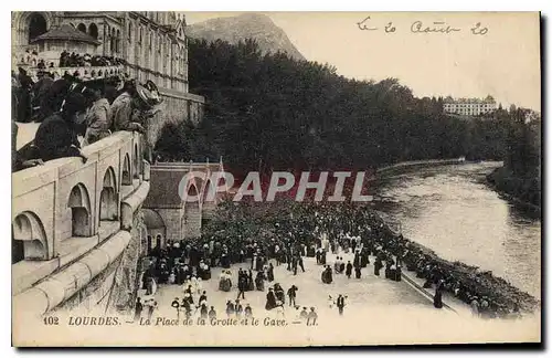 Cartes postales Lourdes La Place de la Grotte et le Gare