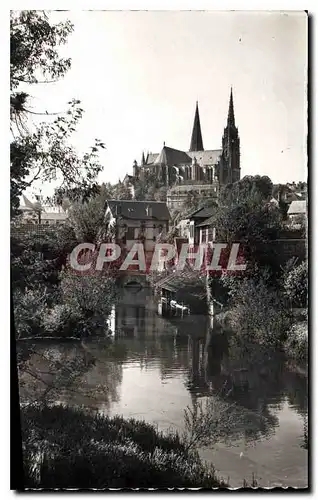 Ansichtskarte AK Chartres La Cathedrale vue du Pont Neuf