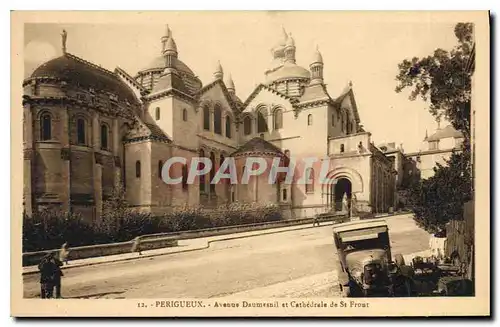 Cartes postales Perigueux Avenue Daumesnil et Cathedrale de St Front Automobile