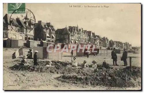 Cartes postales La Baule Le Boulevard et la Plage