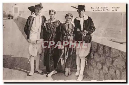 Cartes postales La Baule Paludiers en costume de Fete Folklore