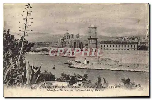 Cartes postales Marseille Fort Saint Jean et la cathedrale a travers les les aloes