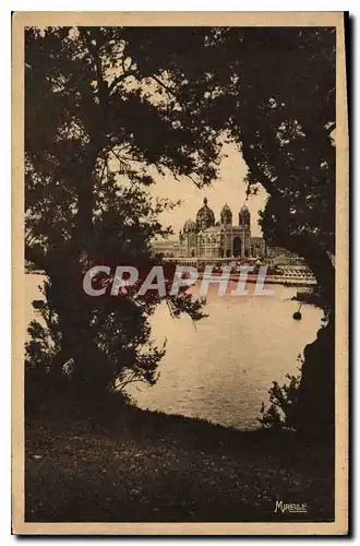 Ansichtskarte AK Marseille Pittoresque la cathedrale vue du jardin du Pharo