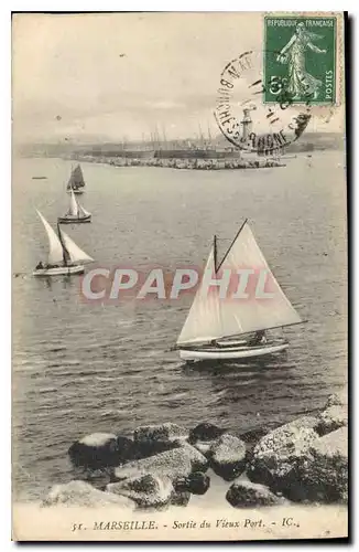 Ansichtskarte AK Marseille sortie du Vieux Port Bateau