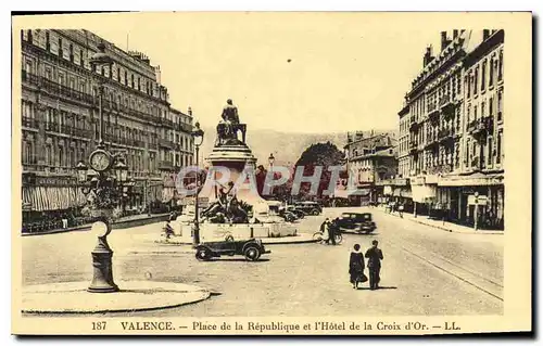 Cartes postales Valence Place de la Republique et l'hotel de la Croix d'Or
