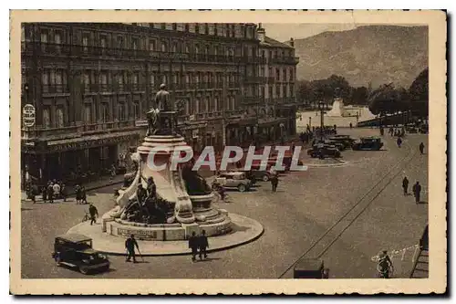 Cartes postales Valence Statue d'Emile Augier Place de la Republique et l'Hotel de la Croix d'Or