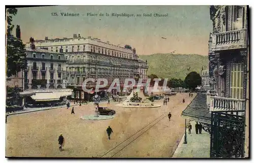 Cartes postales Valence place de la Republique au fond Crussol