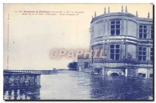 Cartes postales Grignan le chateau restaure sur la terrasse Alle de la II Cour d'honneur Tour Francois I