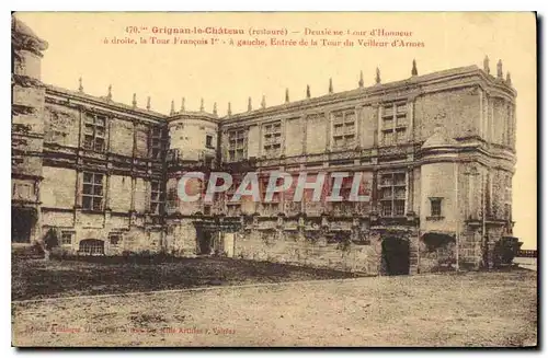 Cartes postales Grignan le chateau Deuxieume Cour d'honneur a droite la Tour Francois I a gouche entree de la To