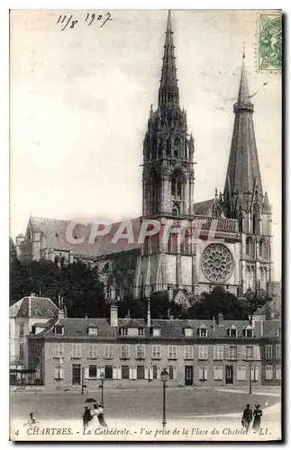 Ansichtskarte AK Chartres La Cathedrale vue prise de la Place de Chatelet