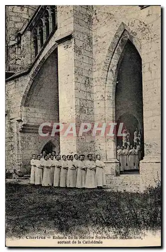 Cartes postales Chartres Enfants de la Maitrise Notre Dame de Chartres sortant de la Cathedrale