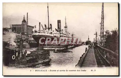 Cartes postales Bordeaux Entree et sortie de navires des Docks Bateaux