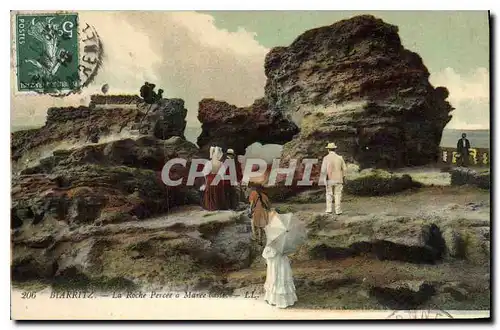 Cartes postales Biarritz La Roche Percee a Maree basse