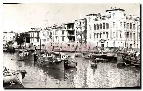 Cartes postales moderne Saint Jean de Luz Le Port et Maison de l'Infante Bateaux