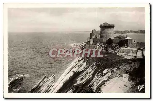 Ansichtskarte AK Saint Jean de Luz Le Fort de Socoa et les Falaises a maree basse