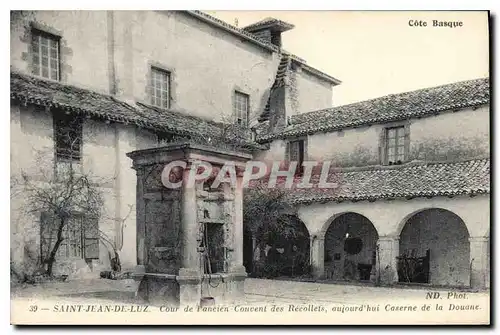 Cartes postales Saint Jean de Luz Cour de l'ancien Couvent des Recoltes aujourd'hui Caserne de la Douane