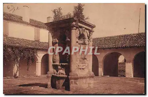 Cartes postales Saint Jean de Luz Puits de XVIe siecle (ancien couvent des Recollets