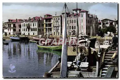 Cartes postales moderne Saint Jean de Luz (B P) Le Port devant la Maison de l'Infante Bateaux de peche