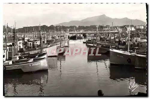 Moderne Karte Saint Jean de Luz Basses Pyr Le Port et au fond la Rhune Bateaux de peche