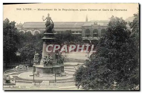 Cartes postales Lyon Monument de la Republique place Carnot et Gare de Perrache